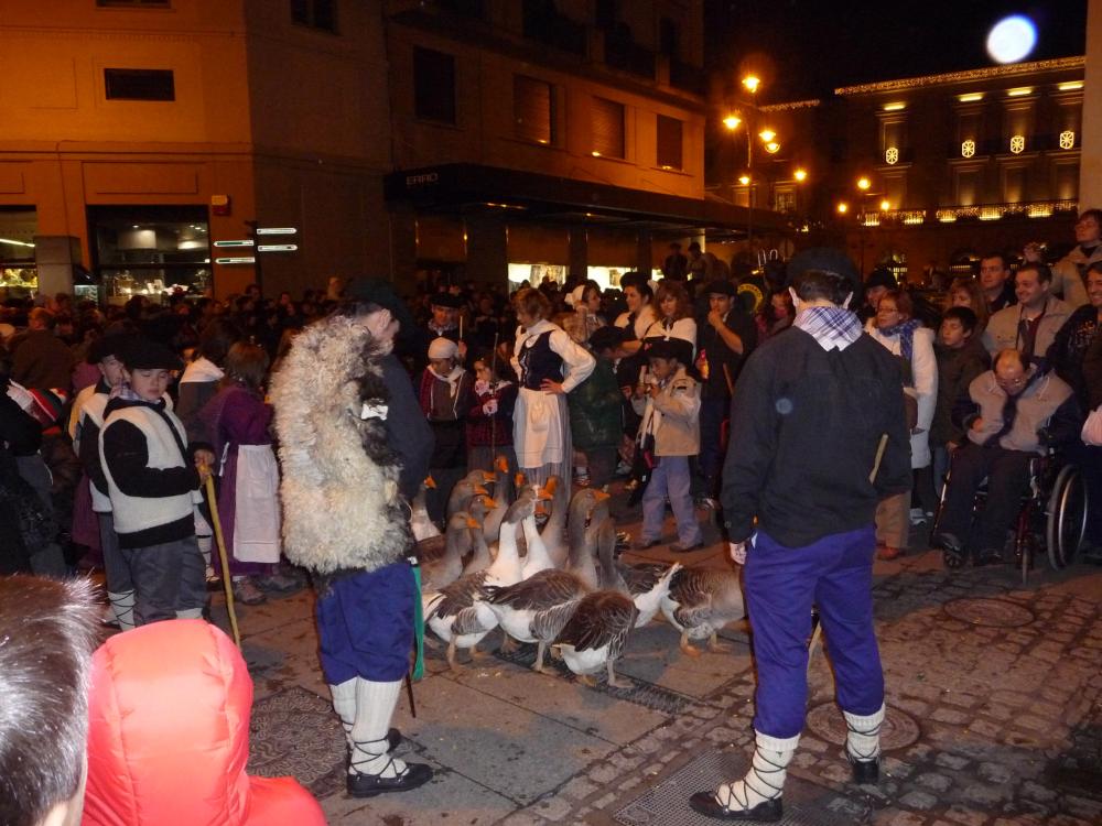 ocas en el desfile del Olentzero